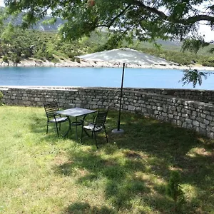 apartments-stela-apsirtides.primorje-gorskikotar.com/